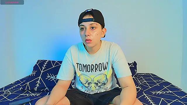 Aronmiller_ofi from StripChat is Freechat