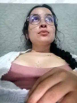 EmilySwaan from StripChat is Freechat