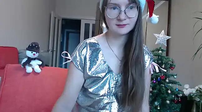 KiraGoldens from StripChat is Freechat