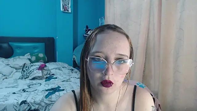 Liaroberts1 from StripChat is Freechat