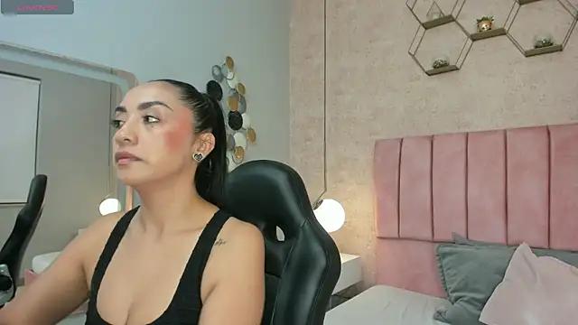 MAGIC_AURORAA from StripChat is Freechat